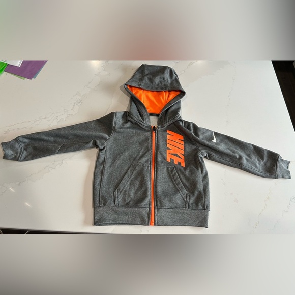 Boys 2T Nike DriFit zip up - Picture 2 of 3
